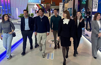 Renowned American journalist Tucker Carlson visits the Russia International Exhibition and Forum